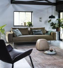 4-ztisbank Cascade van Design on Stock in leder in combinatie met fauteuil Komio.