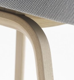 Detailfoto van eetkamerstoel Contour van Arco.