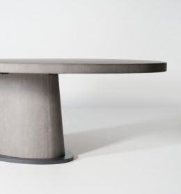 Kops dining table oval | Van Rossum | Smellink Wonen + Design