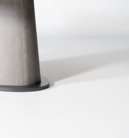 Kops dining table oval | Van Rossum | Smellink Wonen + Design