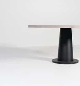 Kops dining table round | Van Rossum | Smellink Wonen + Design
