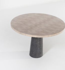 Stone dining table | Van Rossum | Smellink Wonen + Design